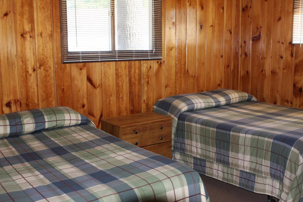 Blue Lagoon Resort Lake George Zimmer foto